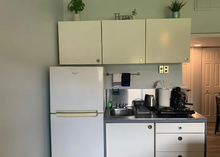 Walk To The Beach, Studio, With Pool And Free Parking