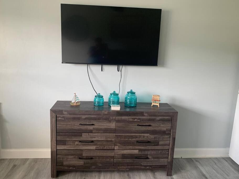Walk To The Beach, Studio, With Pool And Free Parking