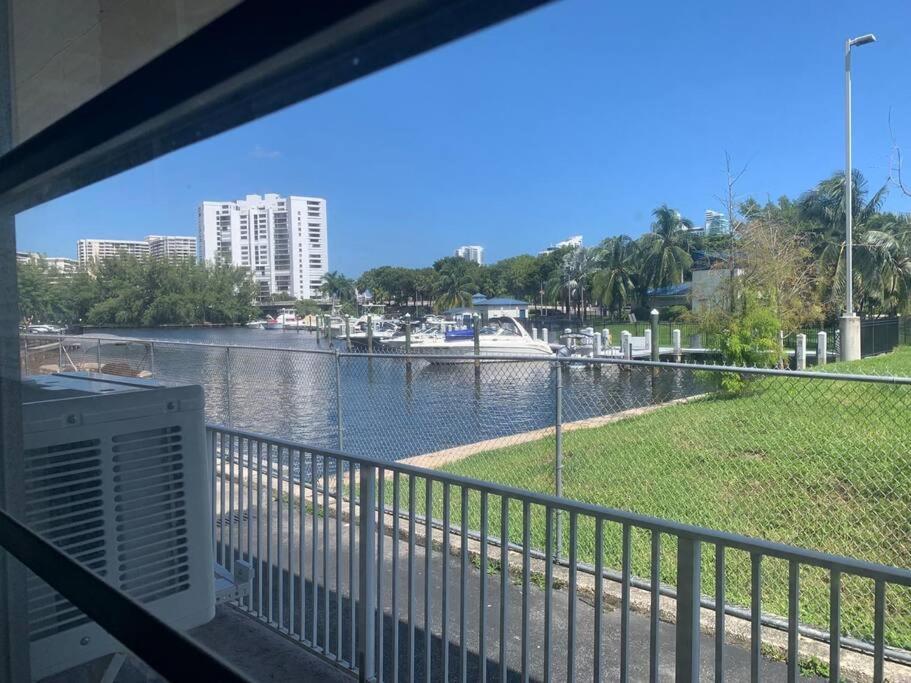 Walk To The Beach, Studio, With Pool And Free Parking Appartement Hallandale Beach