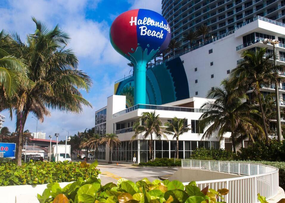 Walk To The Beach, Studio, With Pool And Free Parking * Hallandale Beach