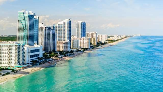 Walk To The Beach, Studio, With Pool And Free Parking