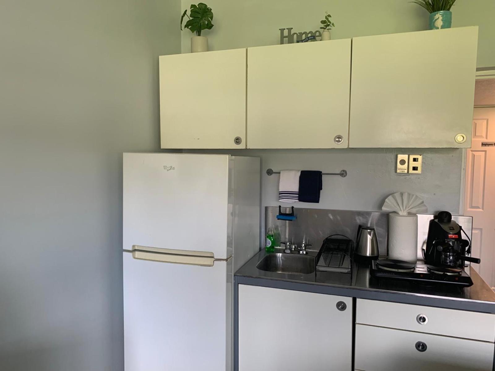 Appartement Walk To The Beach, Studio, With Pool And Free Parking