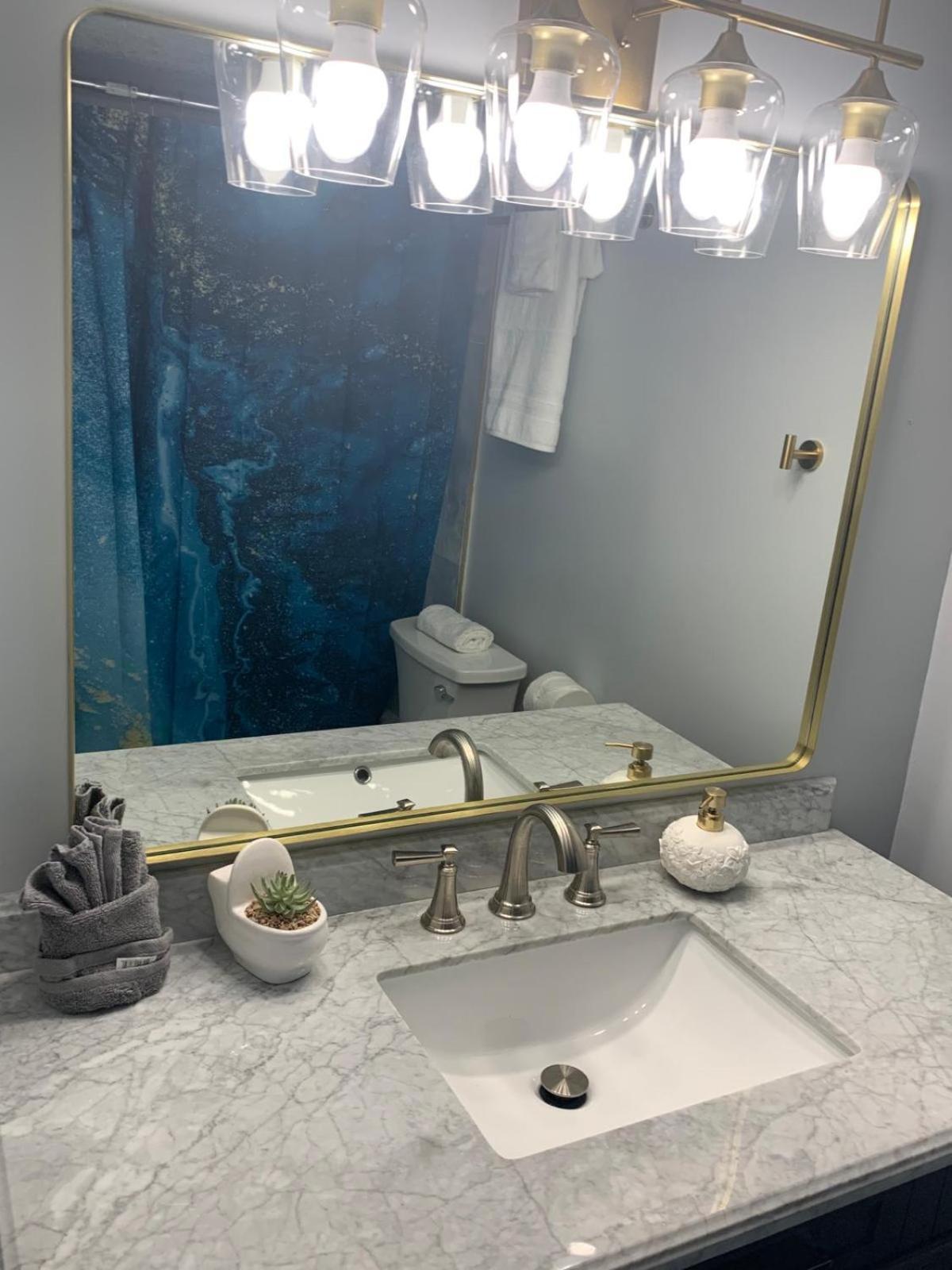 Walk To The Beach, Studio, With Pool And Free Parking * Hallandale Beach
