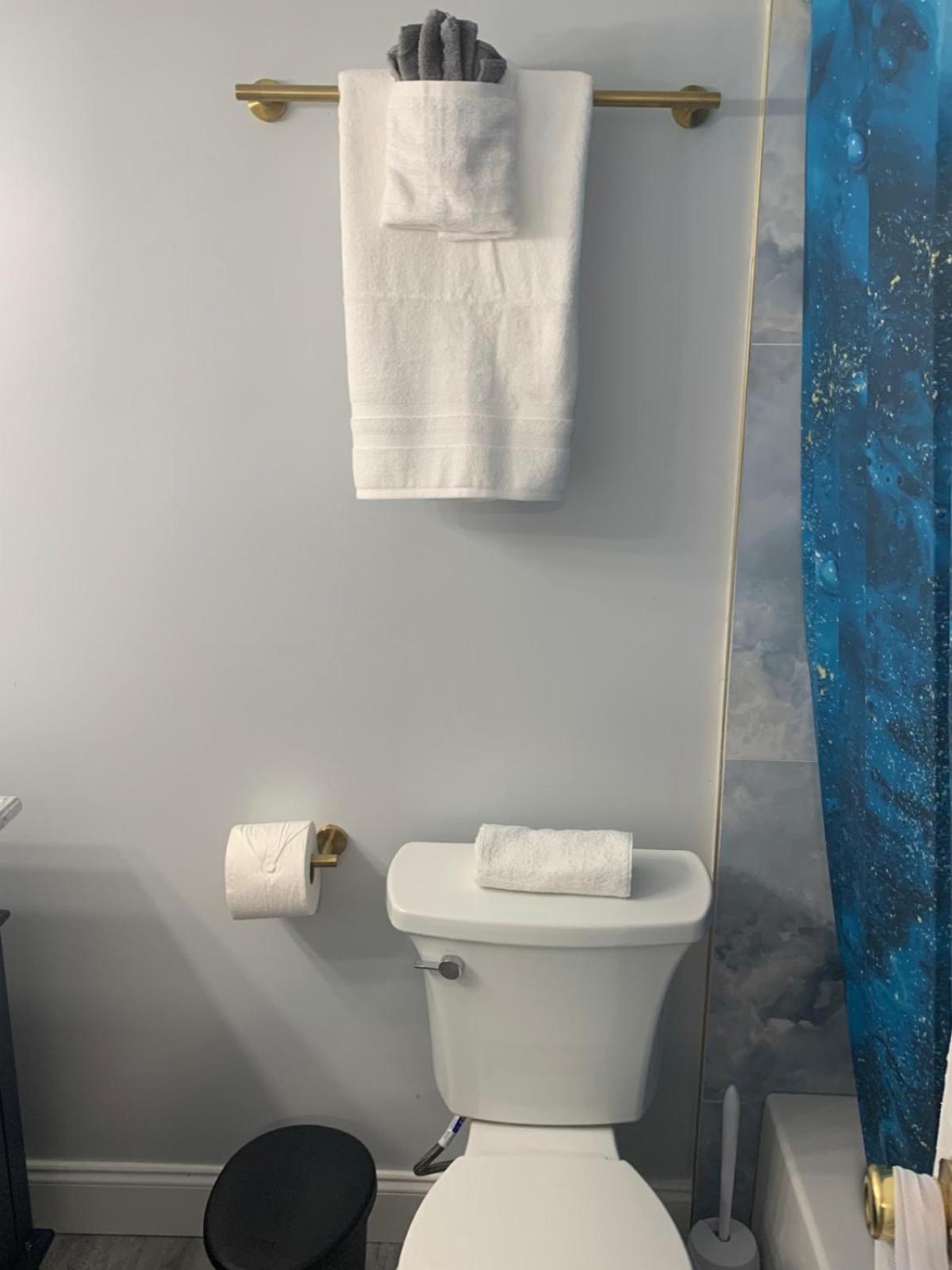 Walk To The Beach, Studio, With Pool And Free Parking *