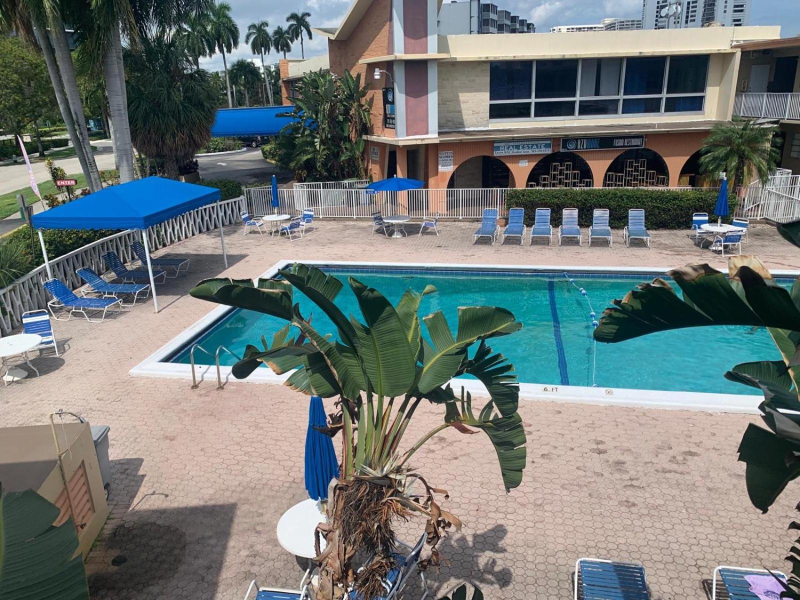 Walk To The Beach, Studio, With Pool And Free Parking * Hallandale Beach